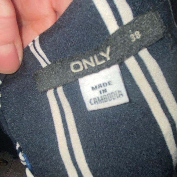 Laced, with double stipes, adjustable strap cami - Picture 3 of 3